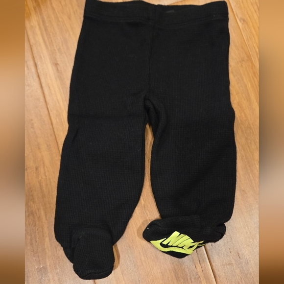 Nike Baby Long Sleeve Shirt, Footie Pants & Beanie Matching Set - Picture 3 of 5